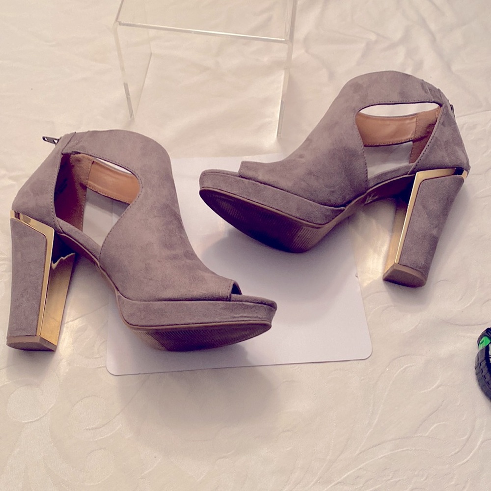 Euc Report Size 10 Gray Suede, Open Toed Shoes Wi… - image 8